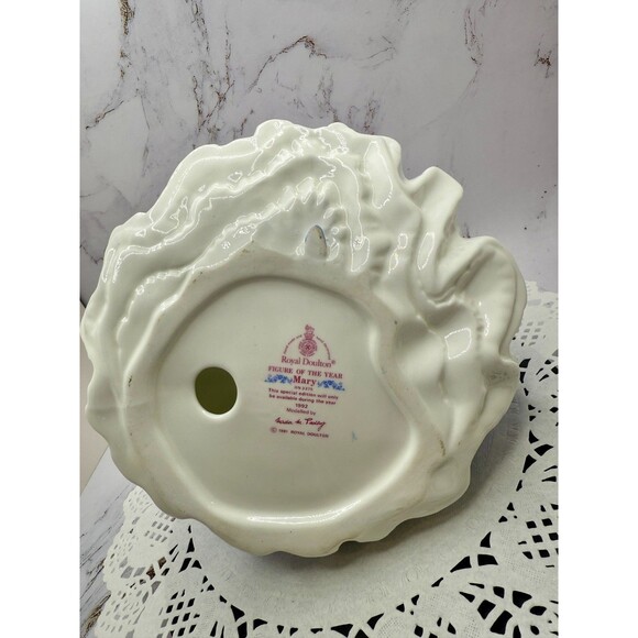 Royal Doulton Mary HN3375 Figure of the Year 1992 England EXCELLENT CONDITION - Picture 5 of 14